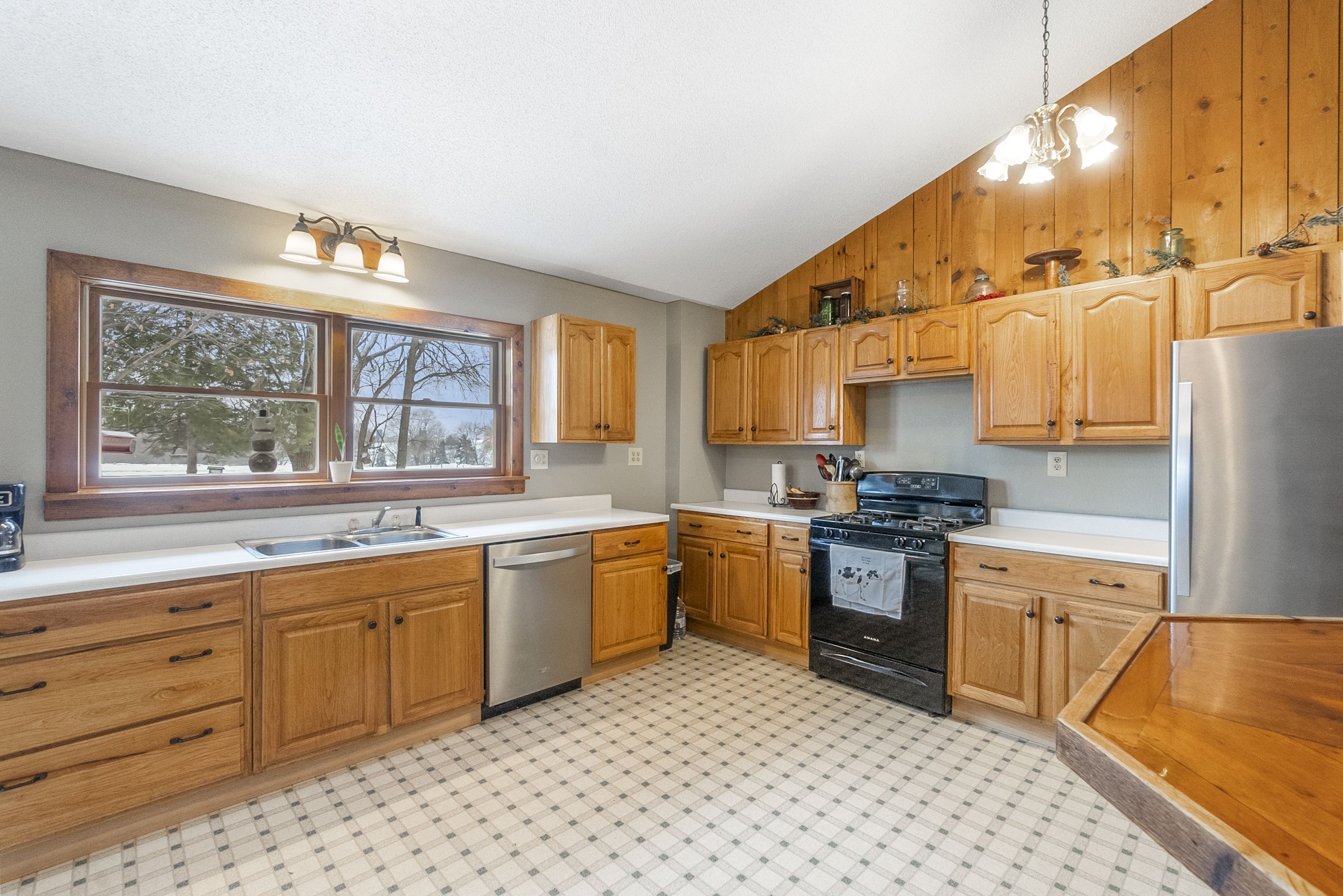 Listing Photo: 15-print-3251 Brandon Diagonal Blvd_Edits (15 of 52)